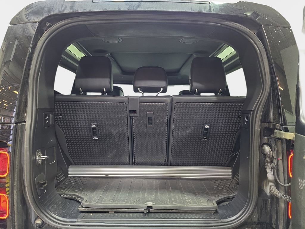 Used 2022 Land Rover Defender 90 X-Dynamic HSE image 14