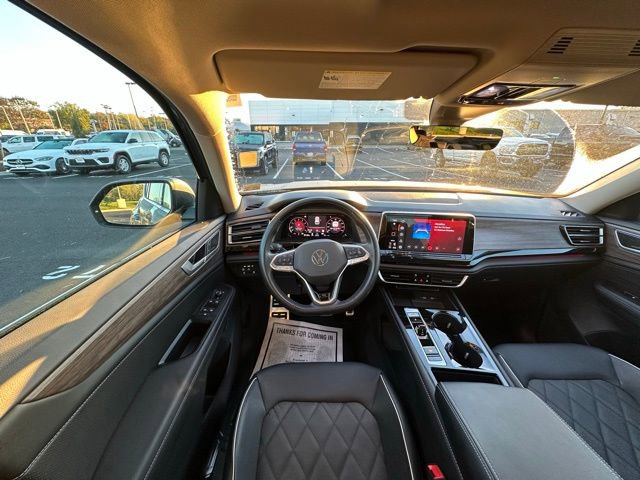Used 2024 Volkswagen Atlas SEL Premium R-Line image 17