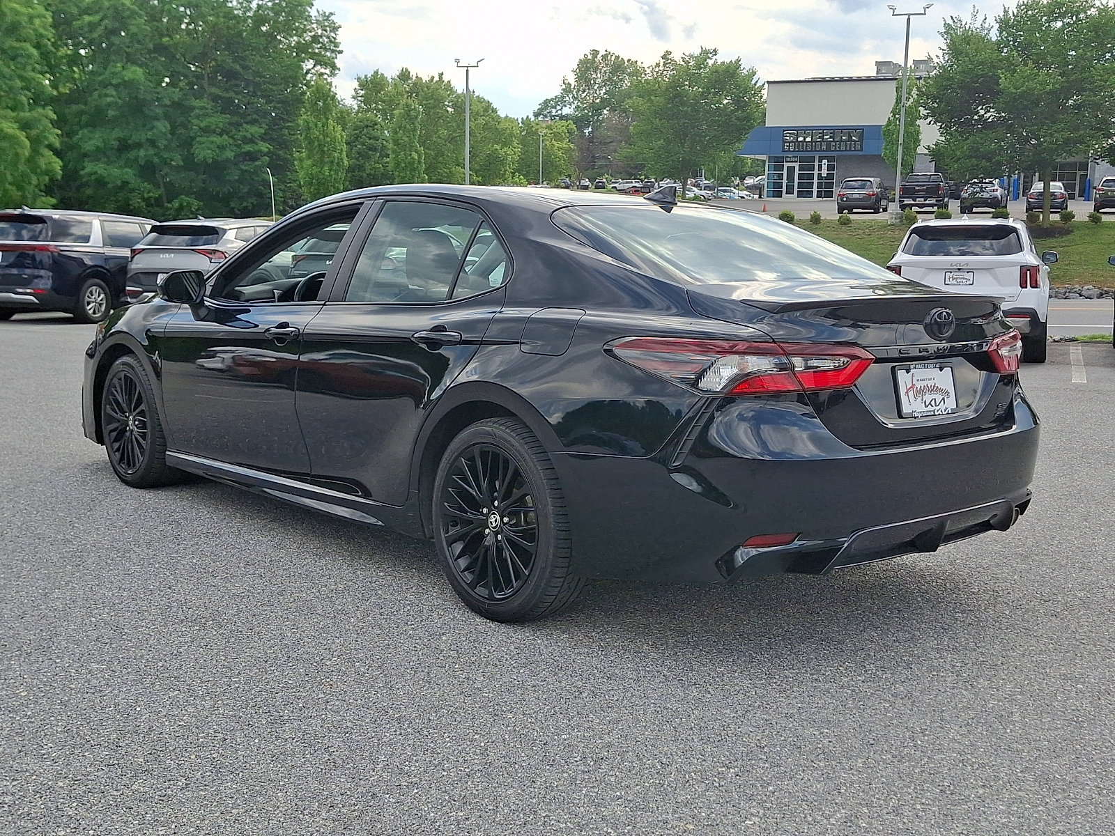 Used 2021 Toyota Camry SE w/ Convenience Package AWD/4WD image 4