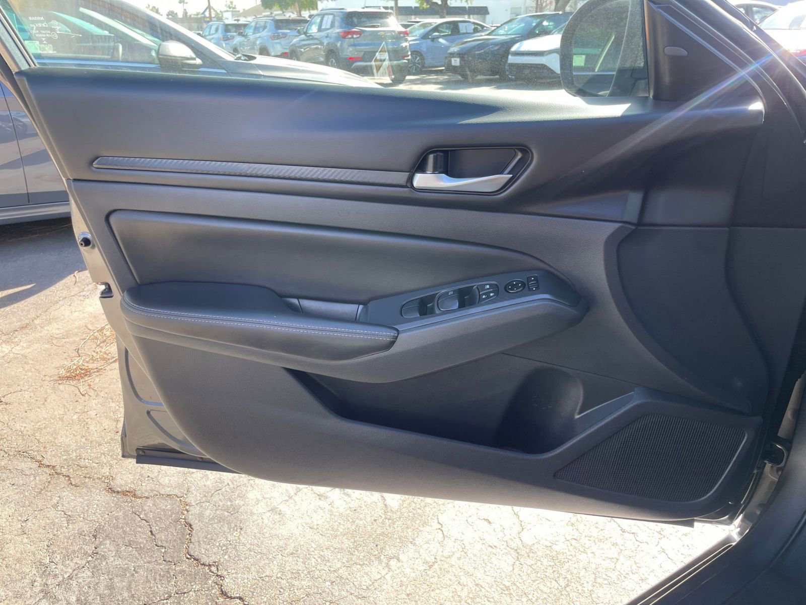 Used 2025 Nissan Altima 2.5 SV image 18