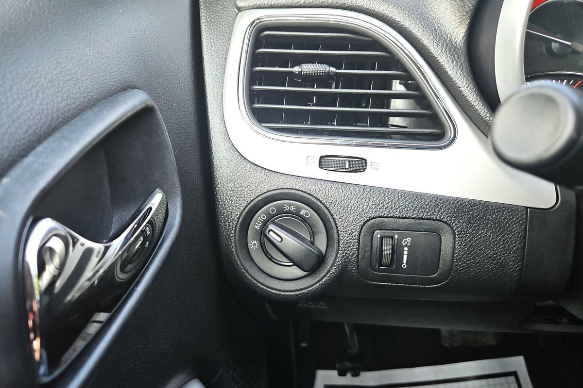 Used 2020 Dodge Journey SE w/ SE Popular Equipment Group image 17