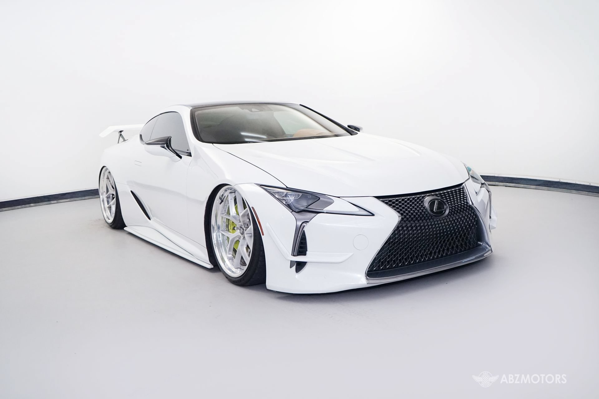 Used 2018 Lexus LC 500 Coupe w/ Performance Package RWD image 9