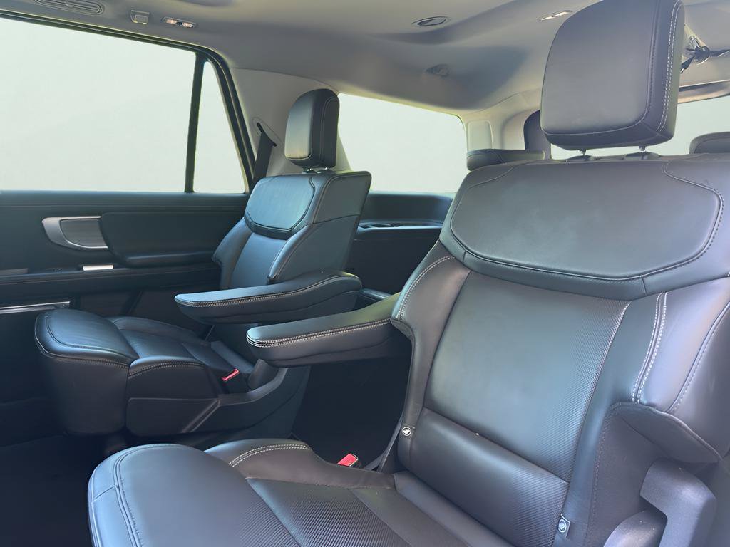 Used 2025 Ford Expedition Platinum AWD/4WD image 17