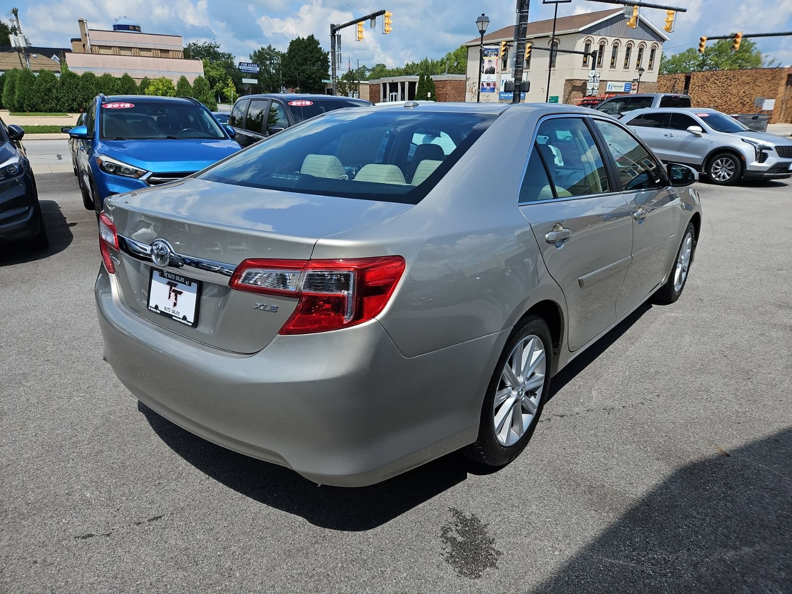 Used 2013 Toyota Camry XLE w/ Leather Pkg FWD image 6