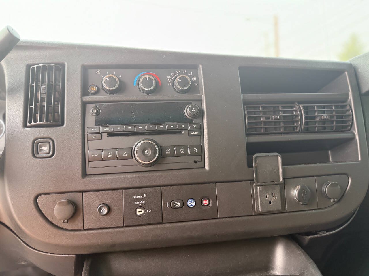 Used 2020 Chevrolet Express 2500 w/ Communications Package RWD image 18