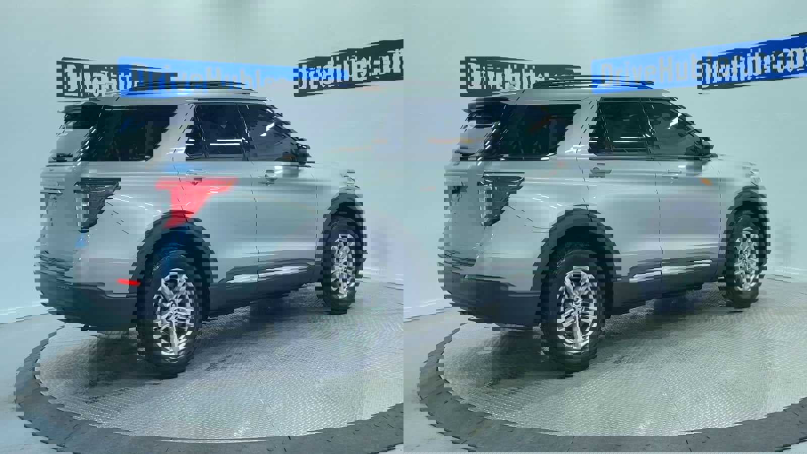 Used 2020 Ford Explorer XLT w/ Comfort Package image 8