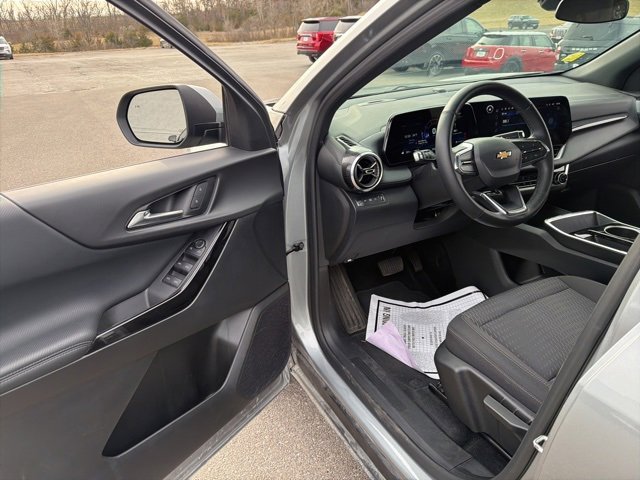 Used 2025 Chevrolet Equinox LT image 38