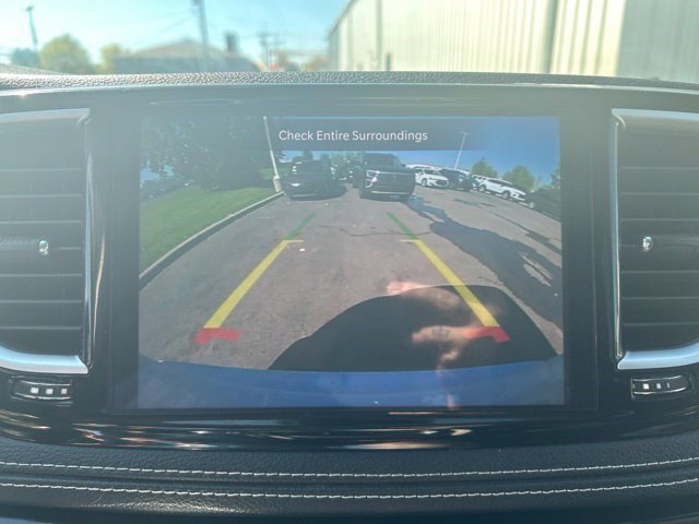 Used 2023 Chrysler Pacifica Limited FWD image 24
