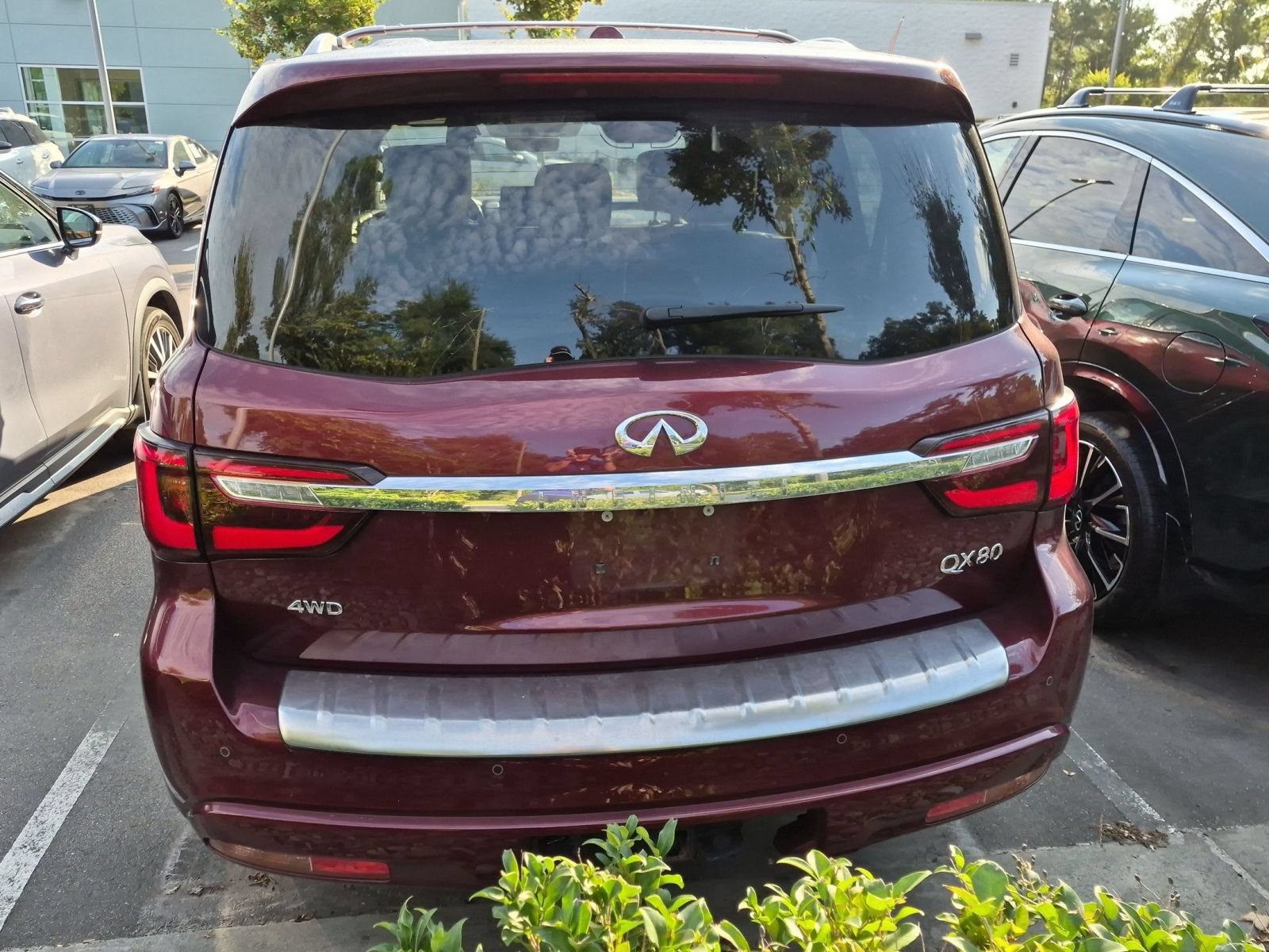 Used 2022 INFINITI QX80 Sensory w/ Cargo Package AWD/4WD image 3