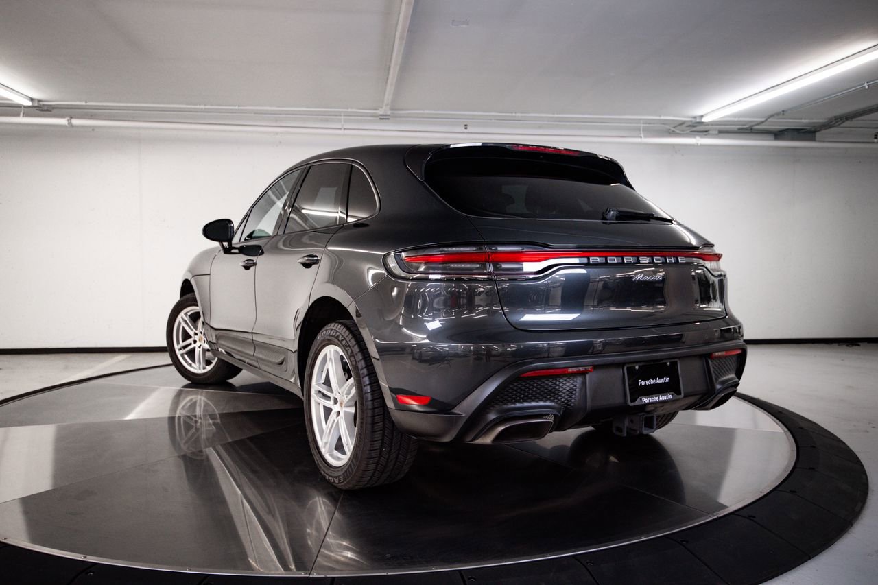 Certified 2024 Porsche Macan image 3