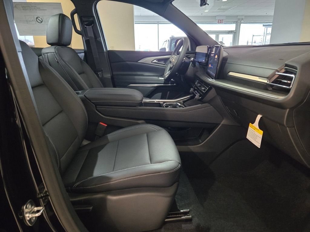New 2026 Chevrolet Traverse LT w/ Driver Confidence Package AWD/4WD image 6