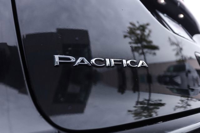 Used 2022 Chrysler Pacifica Touring-L w/ Uconnect Theater Family Group FWD image 19