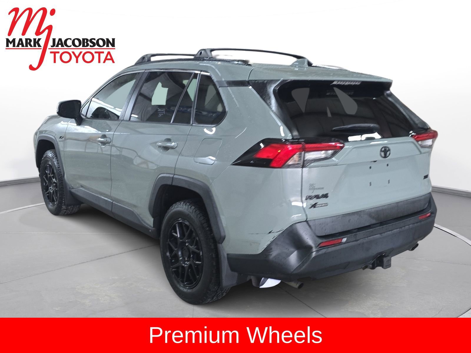 Used 2021 Toyota RAV4 XLE FWD image 11
