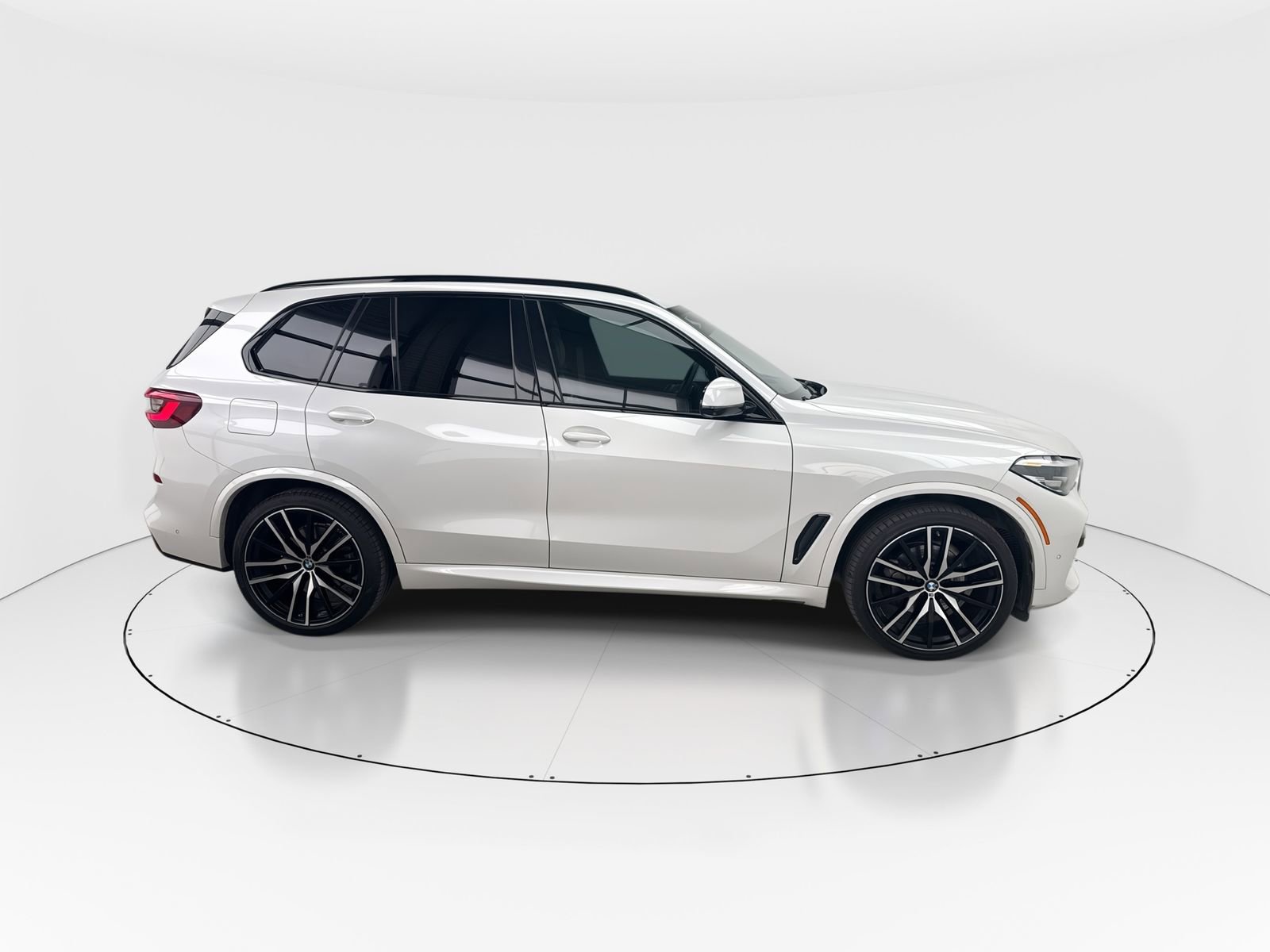 Used 2021 BMW X5 xDrive40i w/ M Sport Package image 9