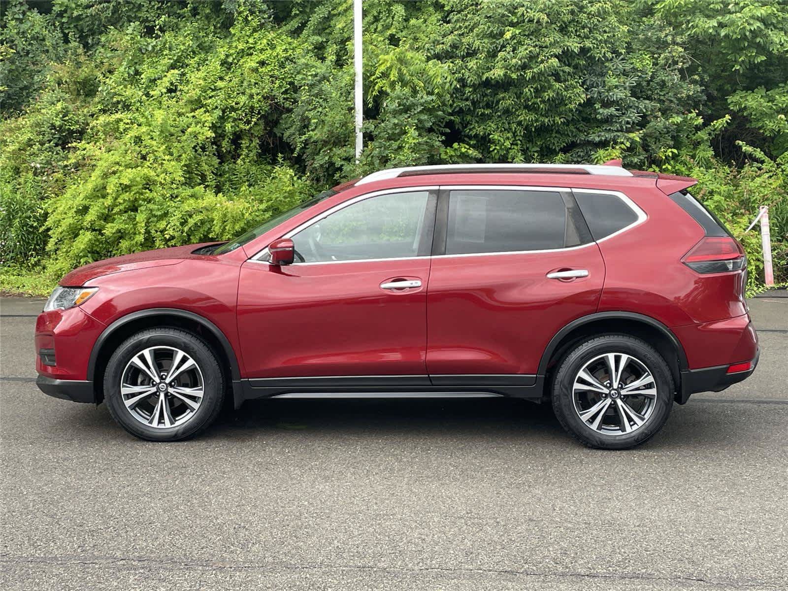 Used 2019 Nissan Rogue SV w/ Sun & Sound Touring Package AWD/4WD image 2