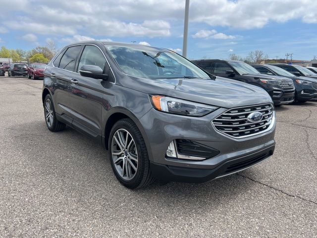 Certified 2022 Ford Edge Titanium w/ Class II Trailer Tow Package AWD/4WD image 3