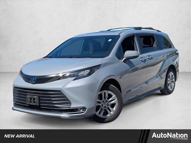 Used 2022 Toyota Sienna XLE Woodland Edition