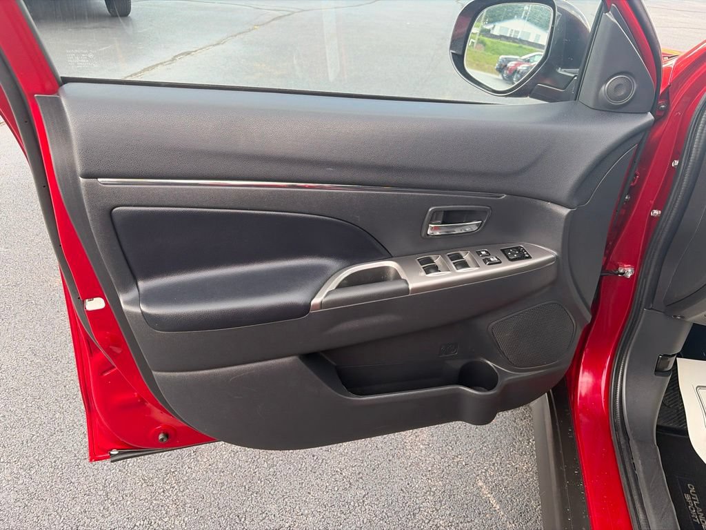 Used 2025 Mitsubishi Outlander Sport ES AWD/4WD image 14