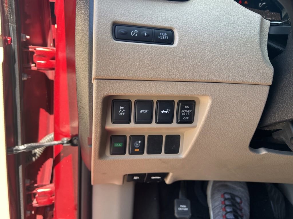 Used 2016 Nissan Rogue SV w/ SV Premium Package image 16