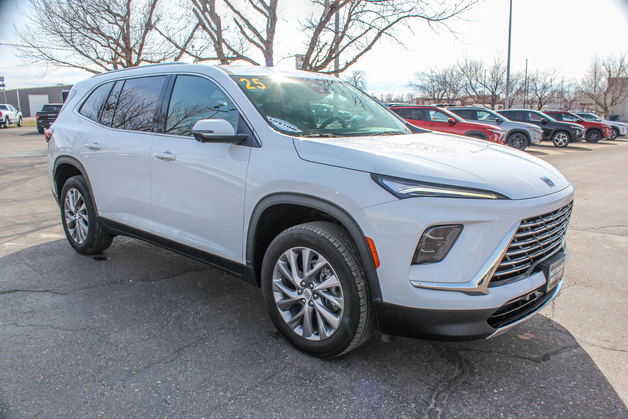 Used 2025 Buick Enclave Preferred AWD/4WD image 5