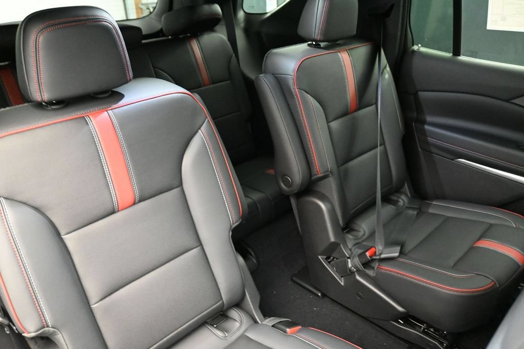 New 2027 Chevrolet Traverse RS w/ LPO, Floor Liner Package AWD/4WD image 11