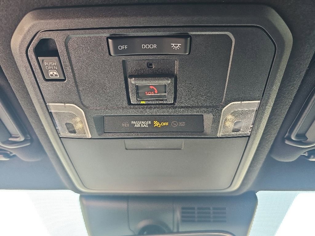 Used 2025 Toyota 4Runner SR5 AWD/4WD image 23