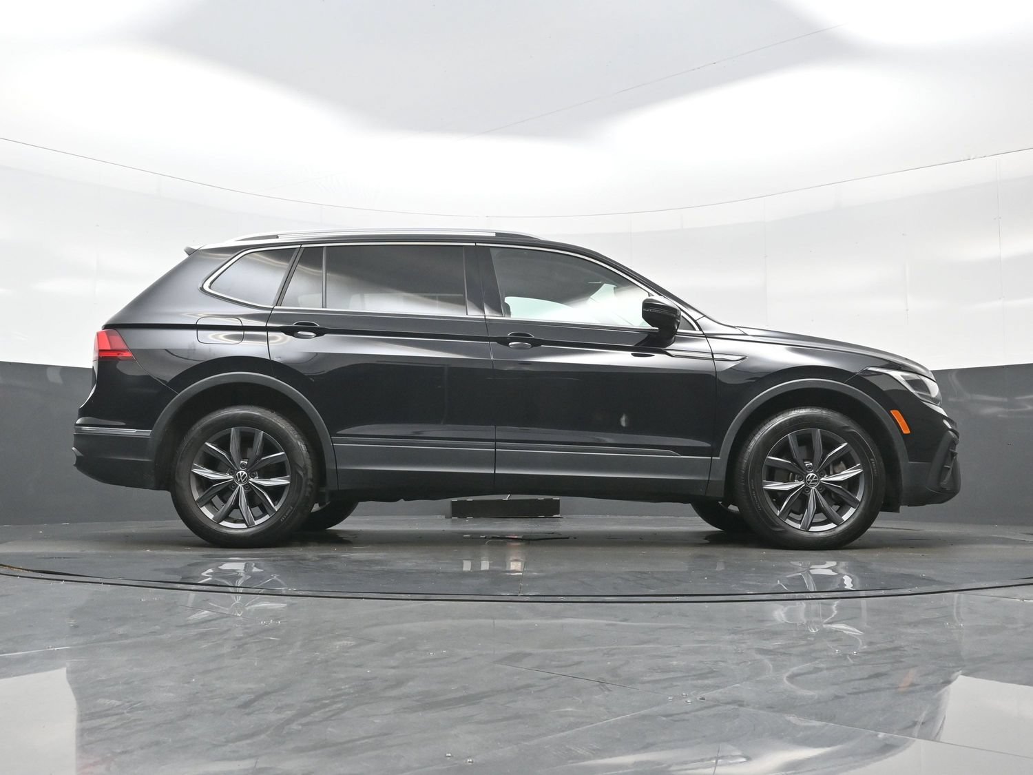 Used 2022 Volkswagen Tiguan SE AWD/4WD image 33