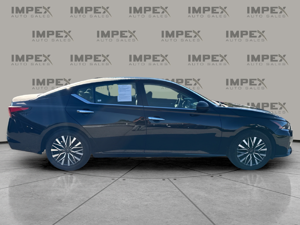 Used 2025 Nissan Altima 2.5 SV FWD image 6