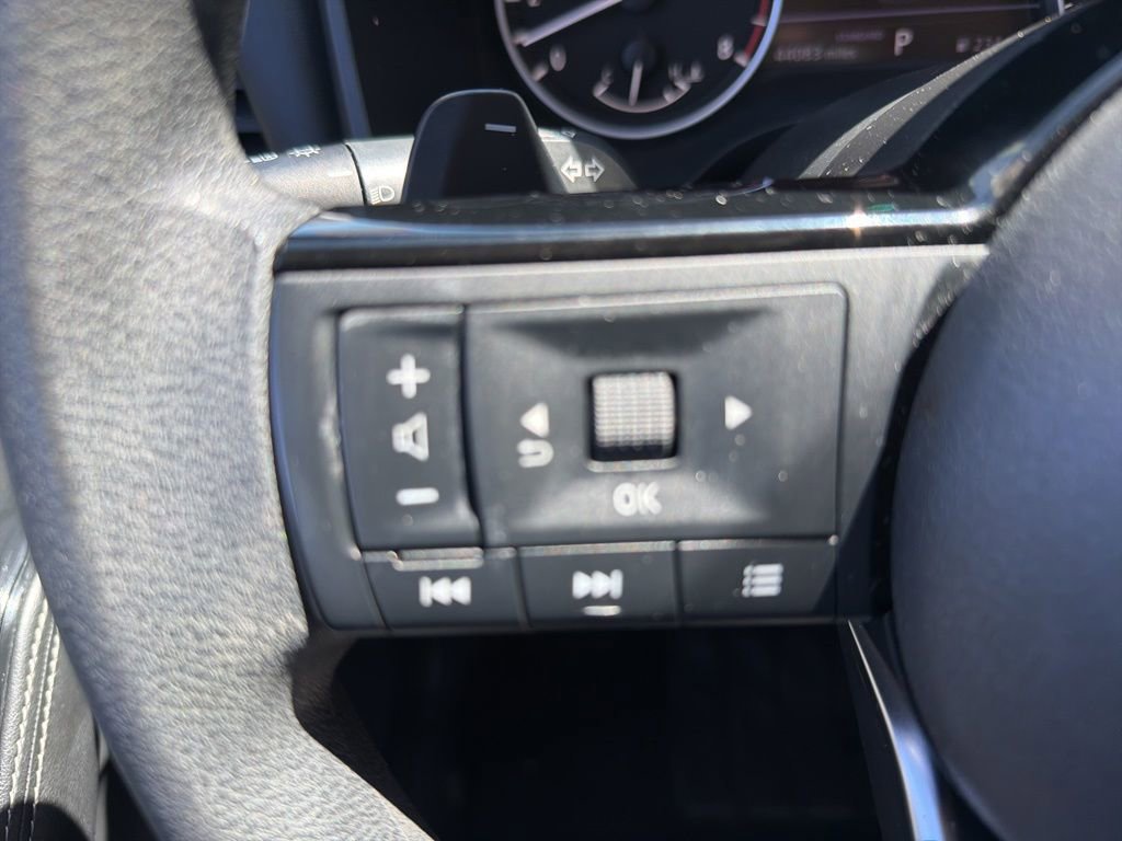 Used 2023 Nissan Rogue SV image 23