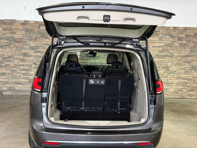 Used 2021 Chrysler Pacifica Touring-L image 8