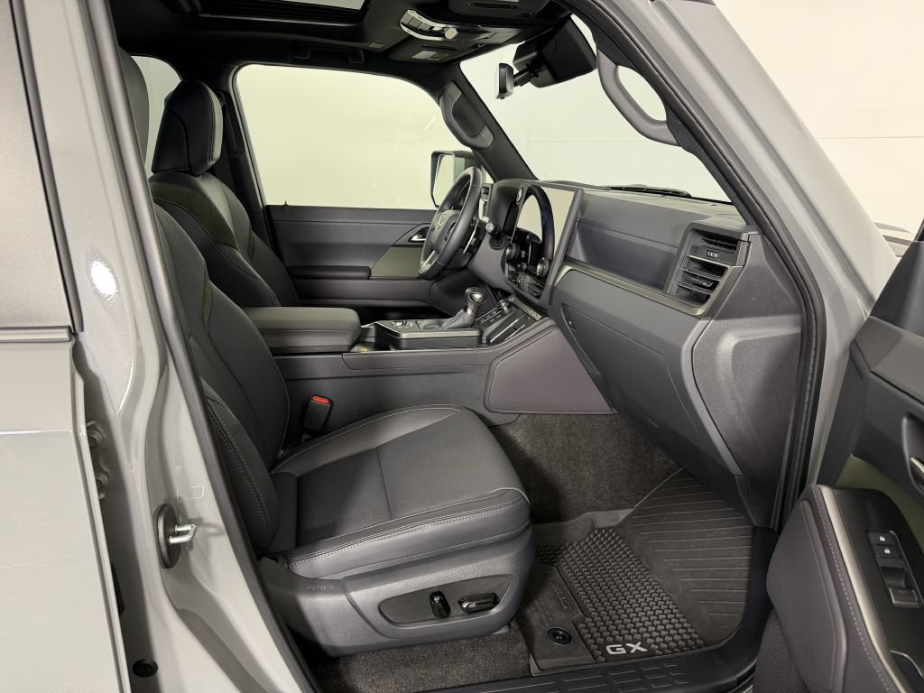 Used 2025 Lexus GX 550 AWD/4WD image 23