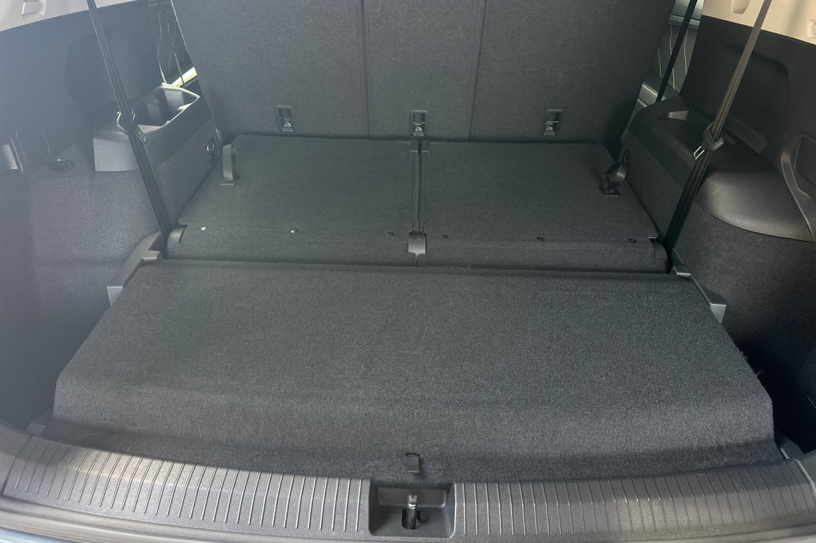 Used 2023 Volkswagen Tiguan SE w/ Panoramic Sunroof Package FWD image 17