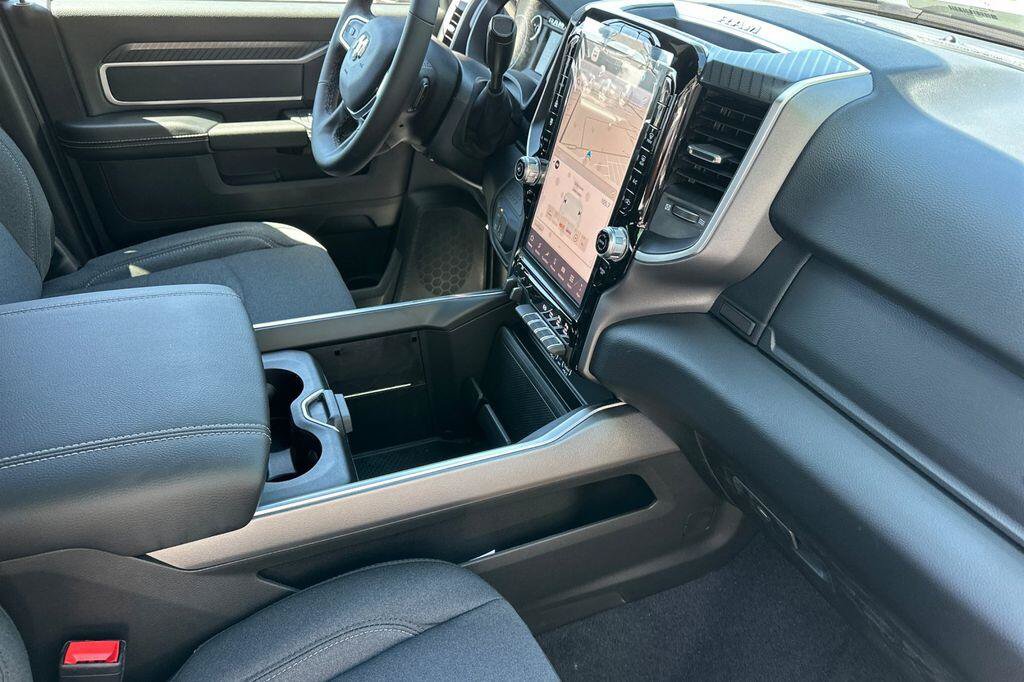 New 2026 RAM 2500 Big Horn AWD/4WD image 15