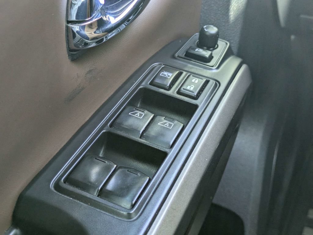 Used 2021 Nissan Titan Platinum Reserve w/ Moonroof Package AWD/4WD image 25