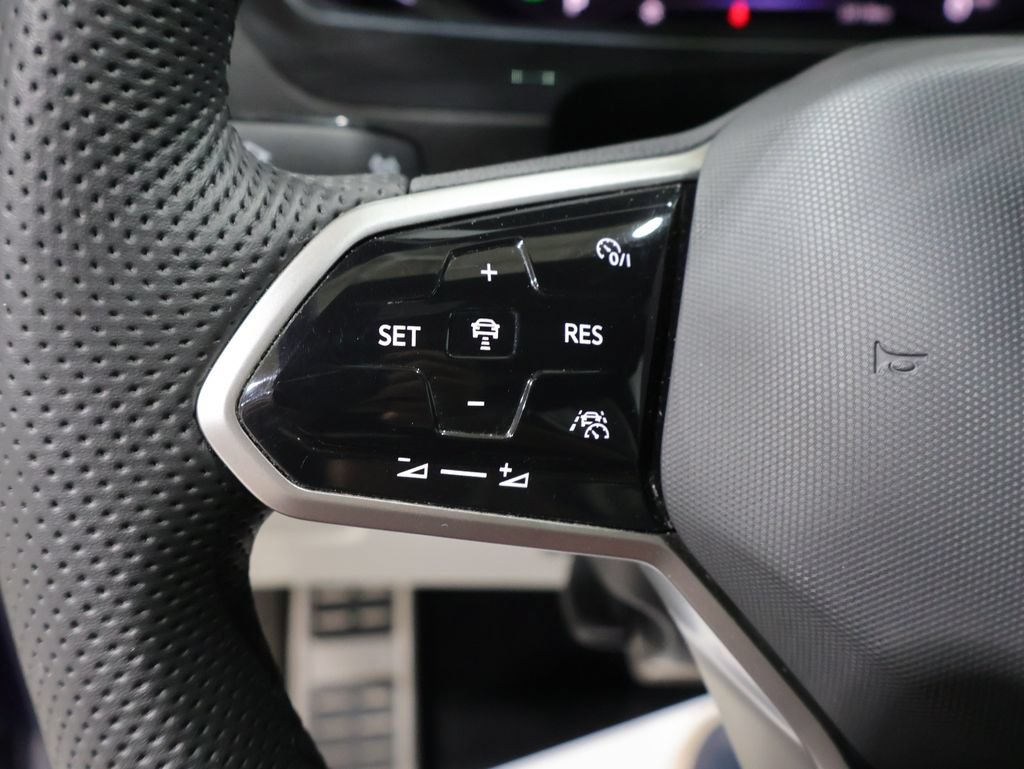 Used 2022 Volkswagen Tiguan SEL R-Line AWD/4WD image 39