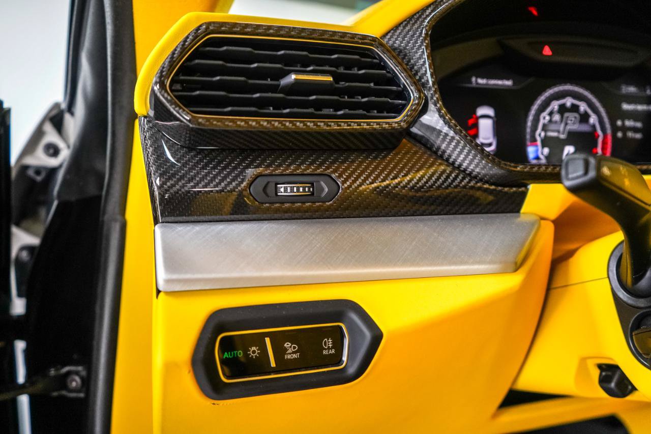 Used 2021 Lamborghini Urus AWD/4WD image 22