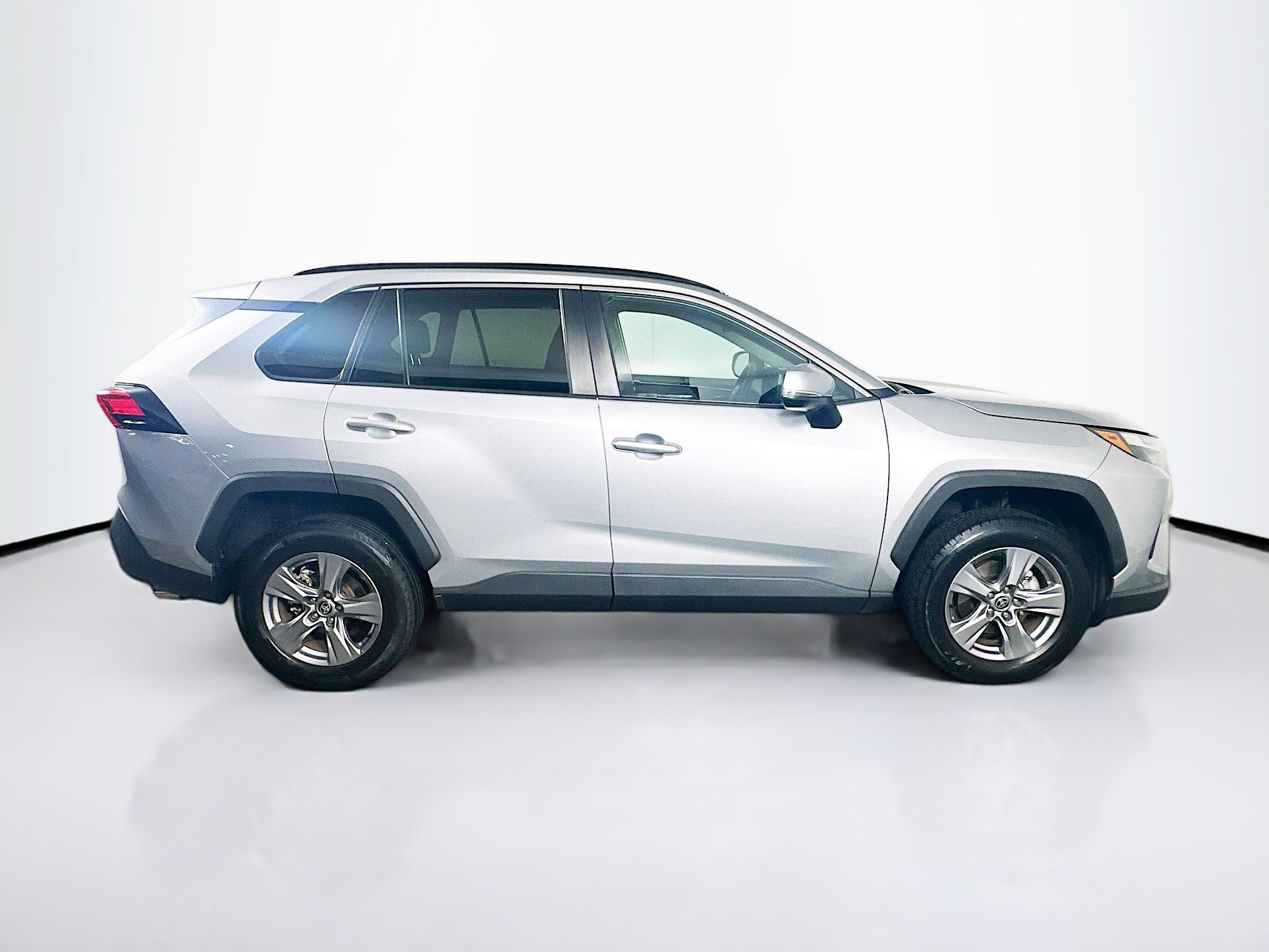 Used 2022 Toyota RAV4 XLE image 10