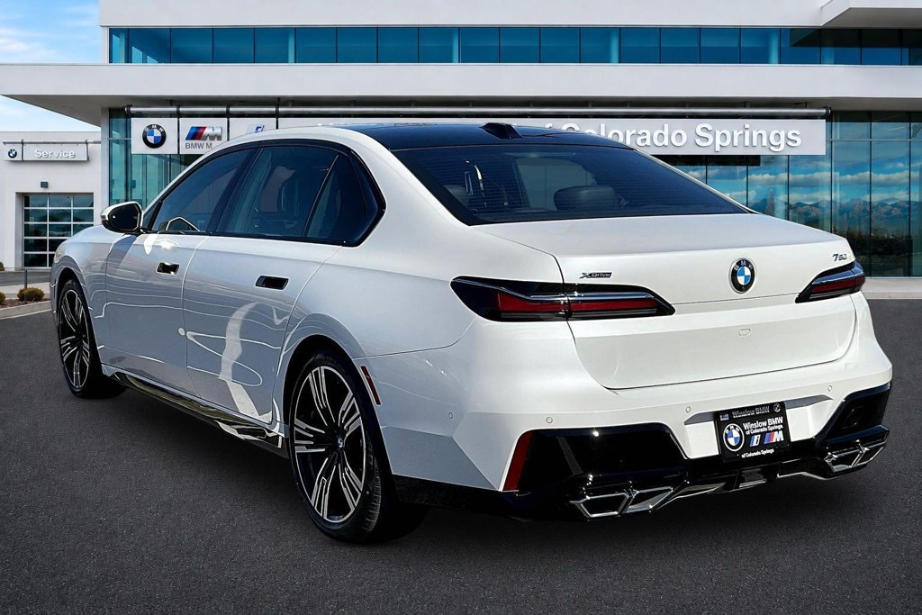 Used 2025 BMW 760i xDrive w/ Premium Package AWD/4WD image 4