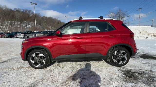 Used 2023 Hyundai Venue Limited image 5