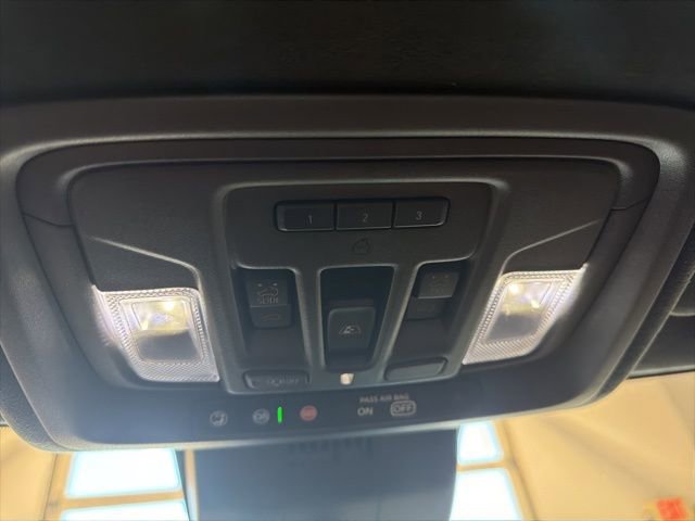 Used 2024 GMC Sierra 3500 Denali Ultimate image 17