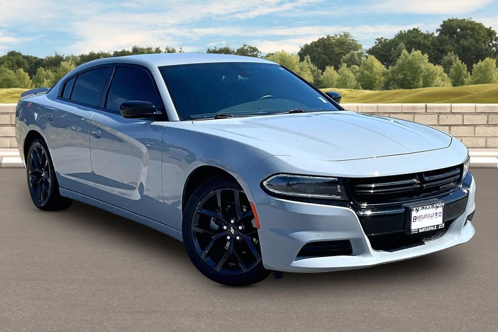Used 2022 Dodge Charger SXT w/ Blacktop Package image 2