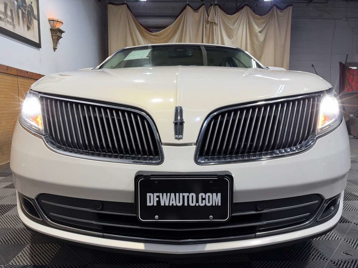 Used 2013 Lincoln MKS FWD image 3