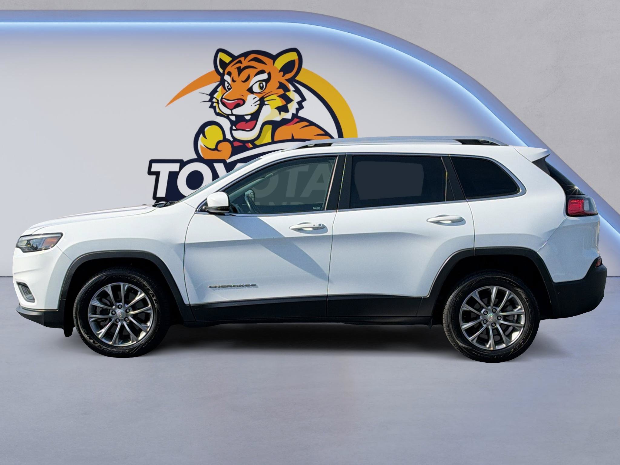 Used 2020 Jeep Cherokee Latitude Lux w/ Quick Order Package 2YH Lux FWD image 9