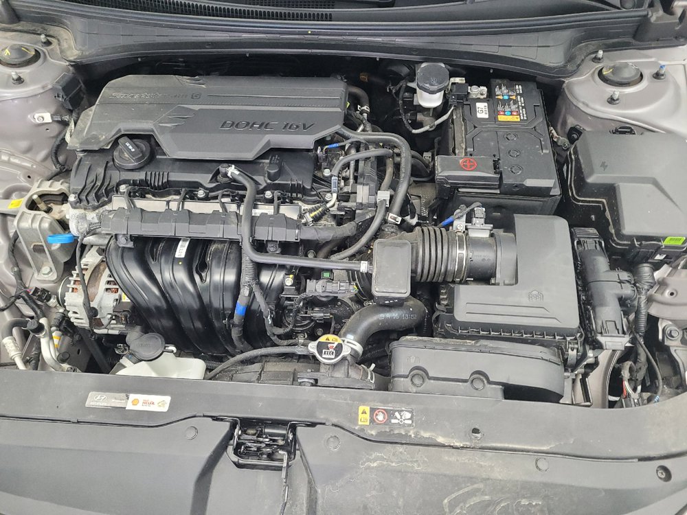 Used 2025 Hyundai Elantra SE FWD image 30