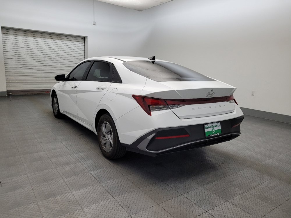 Used 2025 Hyundai Elantra SE FWD image 5