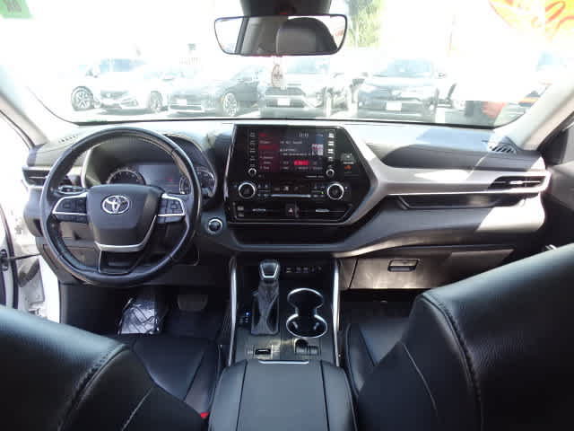 Used 2022 Toyota Highlander XLE FWD image 23