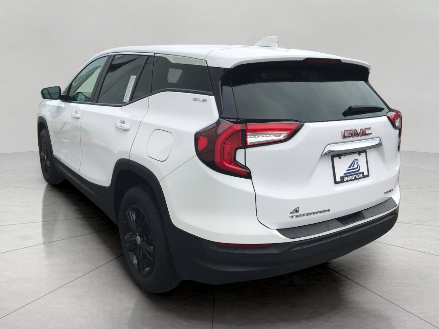 Used 2024 GMC Terrain SLE image 20
