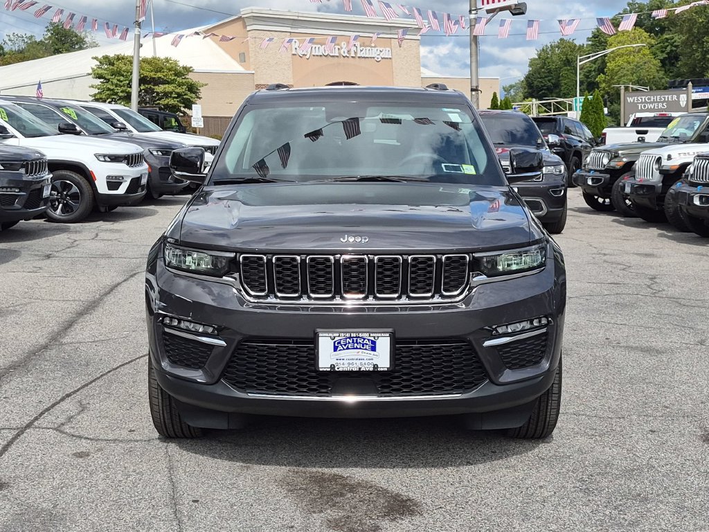 Used 2023 Jeep Grand Cherokee Limited AWD/4WD image 2