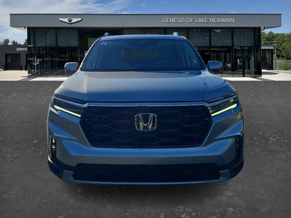 Used 2025 Honda Pilot Elite image 2