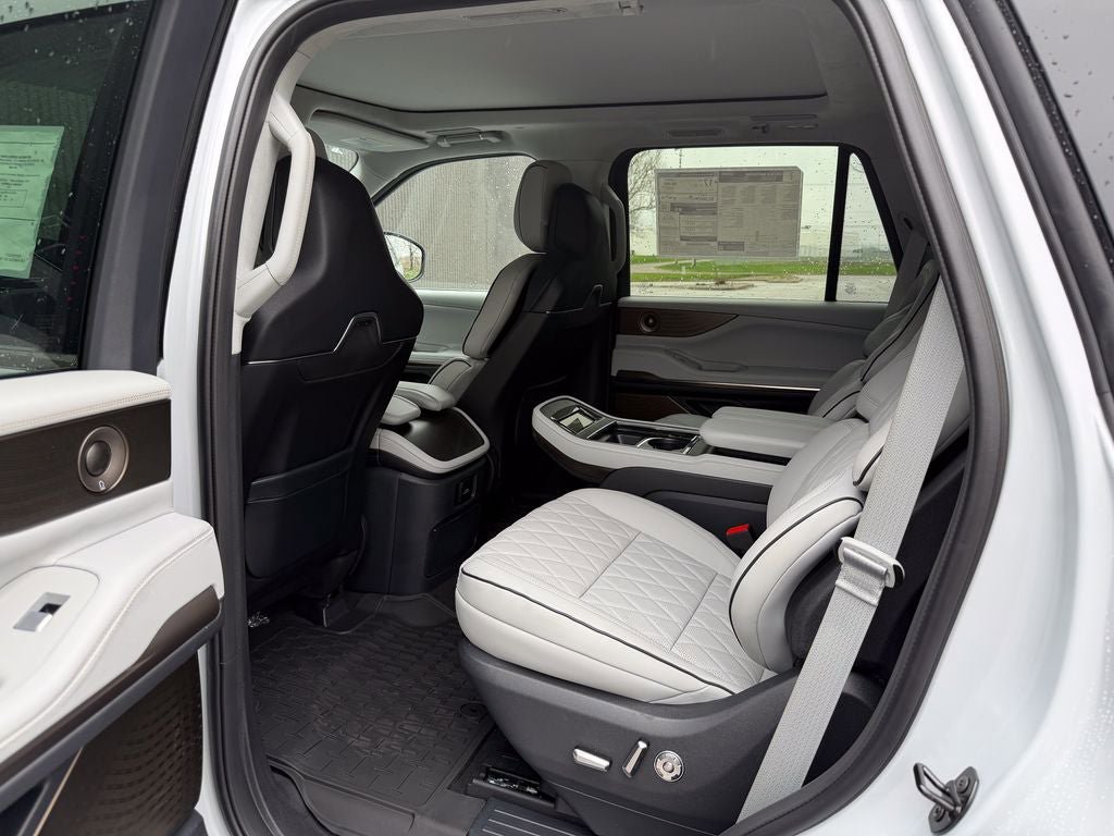 New 2026 Lincoln Navigator Black Label AWD/4WD image 16